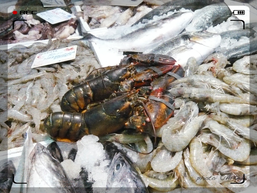 Aragoste - Lobsters :: Take Five - Food Shopping in Rome at The New Esquilino Market - Seafood Stalls | photo: ©ArKey