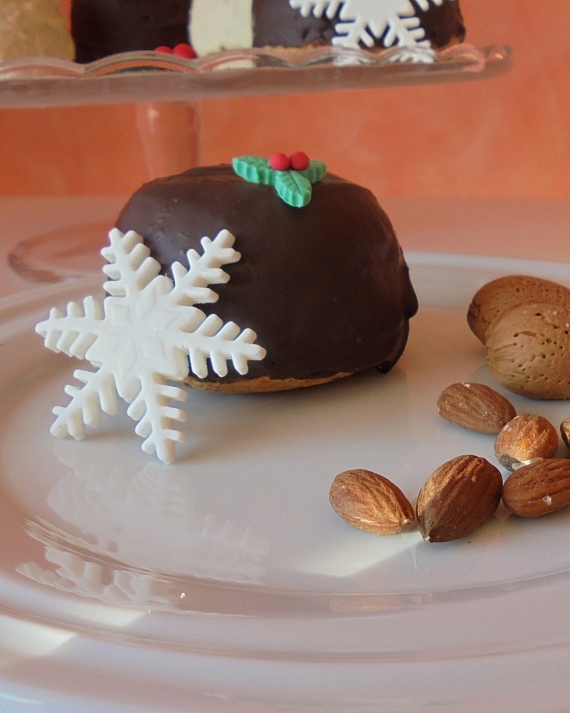 Dark chocolate... Holidays Bake Off :: Mini Parrozzi